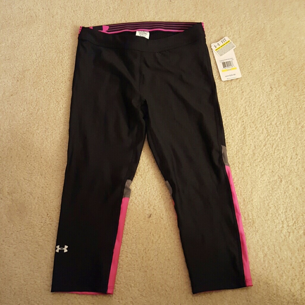 *SOLD* Under Armour Compression Crops